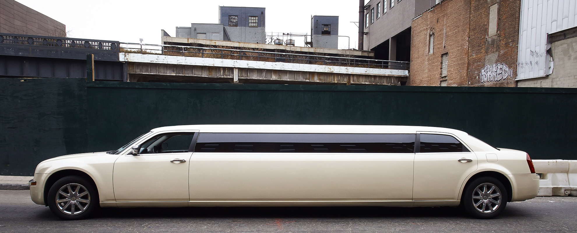 Jetzt Chrysler Partylimo in Dresden mieten
