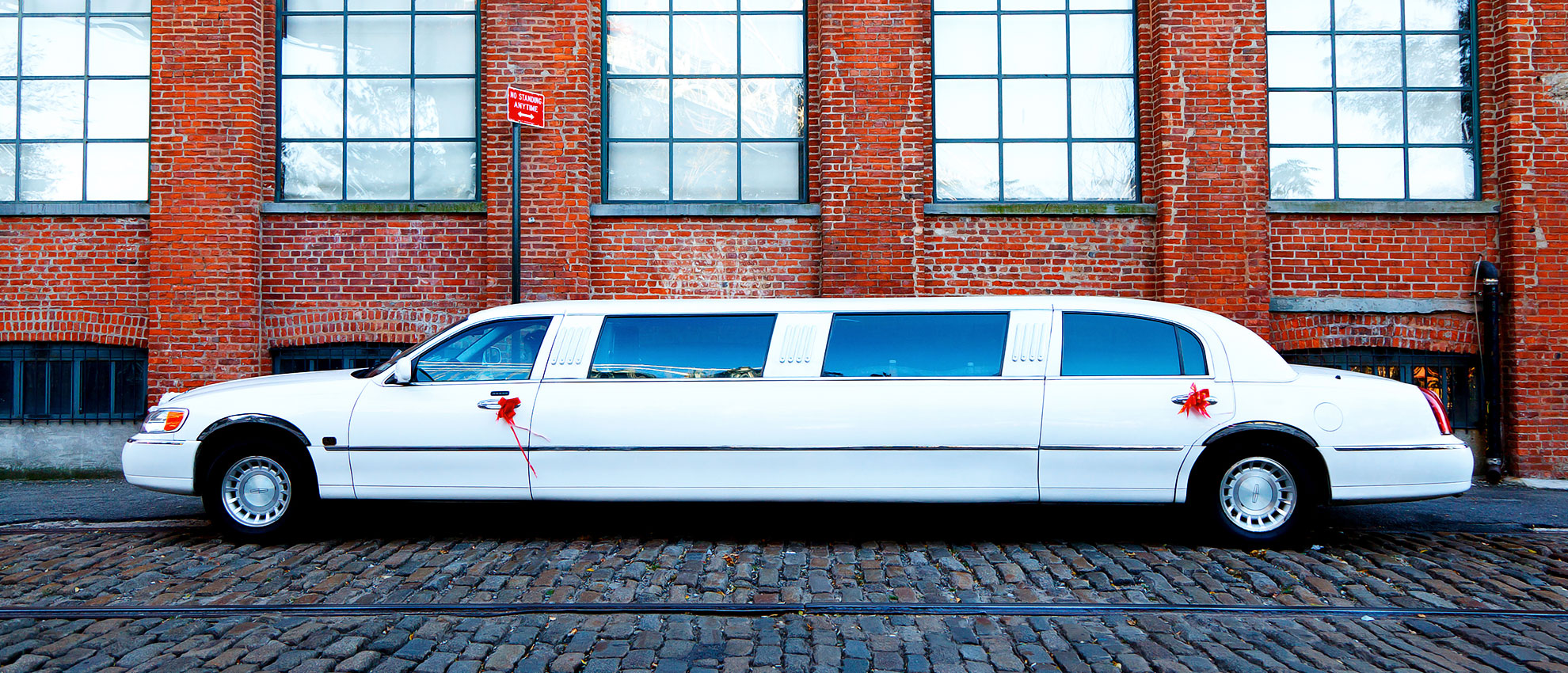 Jetzt Stretchlimousine in Karlsruhe mieten und Limousinenstrip hinzubuchen ✓