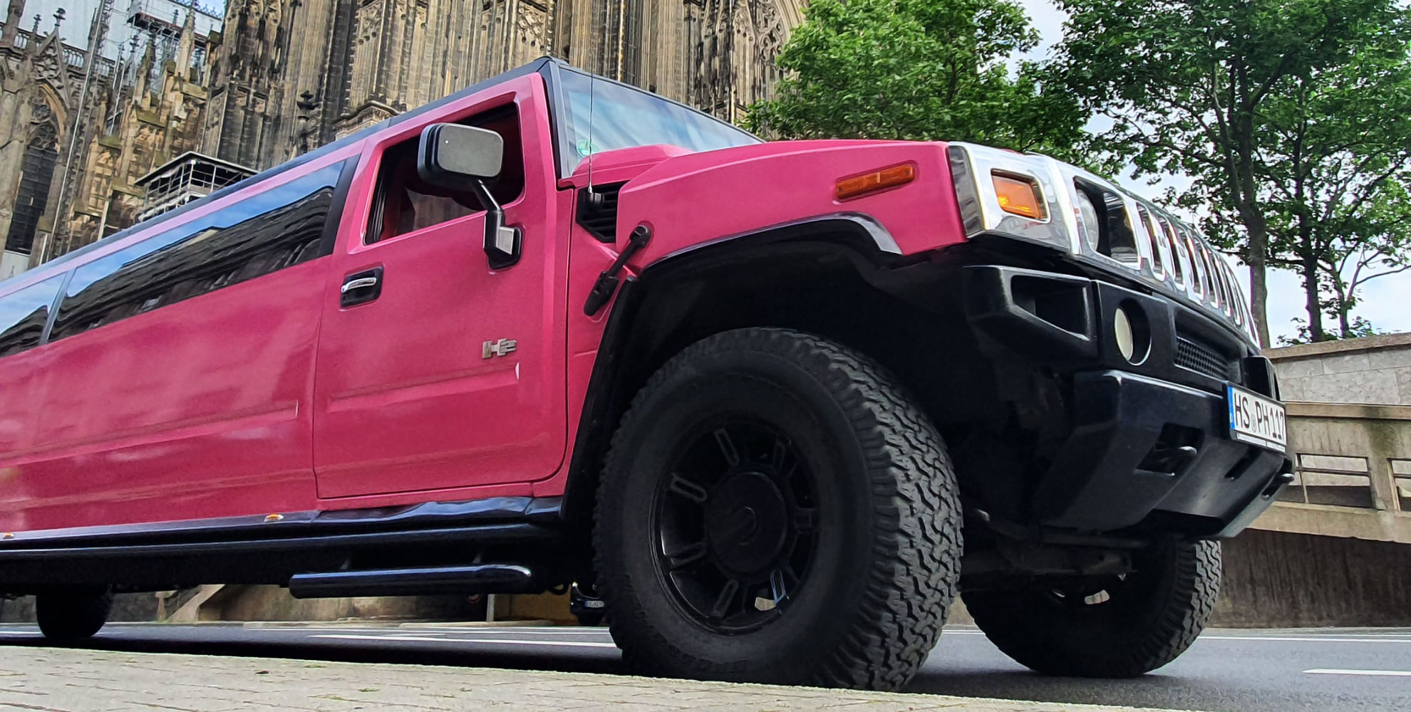 Jetzt pinke Partylimo in Köln mieten